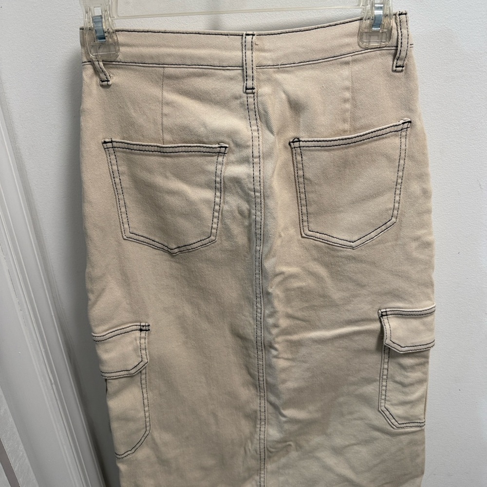 Elegant Cream Midi Cargo Skirt - Picture 7 of 13